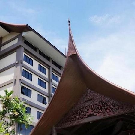 Kyriad Bumiminang Hotel Padang  Exterior photo