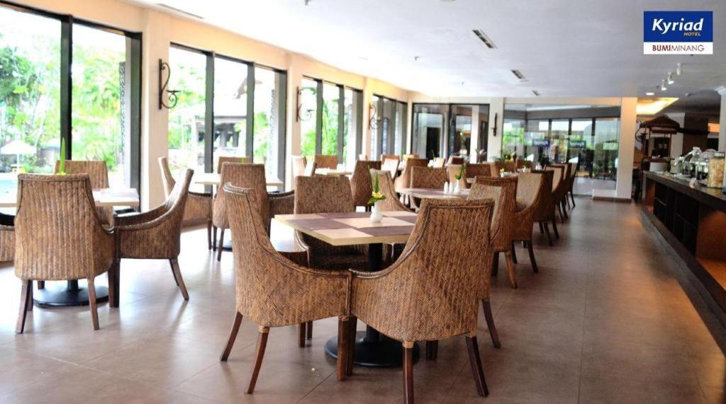 Kyriad Bumiminang Hotel Padang  Exterior photo