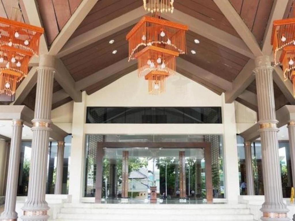 Kyriad Bumiminang Hotel Padang  Exterior photo
