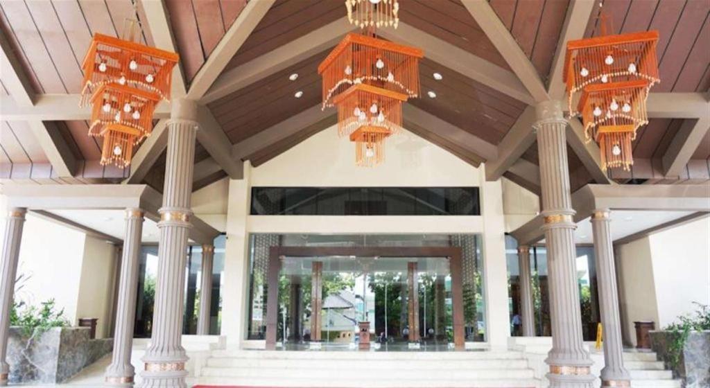Kyriad Bumiminang Hotel Padang  Exterior photo