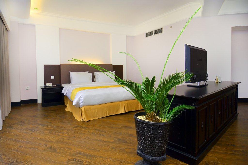 Kyriad Bumiminang Hotel Padang  Exterior photo