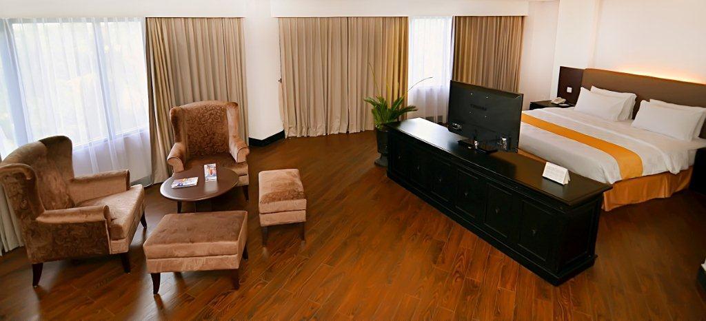 Kyriad Bumiminang Hotel Padang  Exterior photo