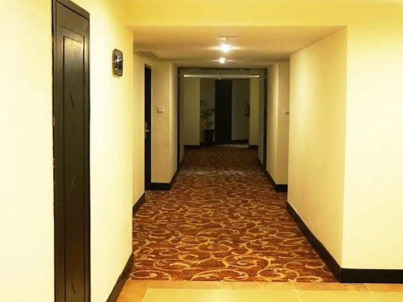 Kyriad Bumiminang Hotel Padang  Exterior photo