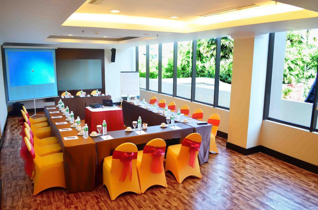 Kyriad Bumiminang Hotel Padang  Exterior photo