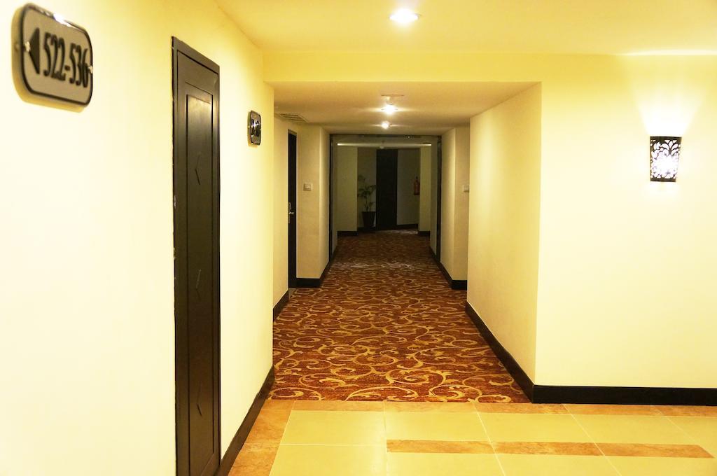 Kyriad Bumiminang Hotel Padang  Exterior photo