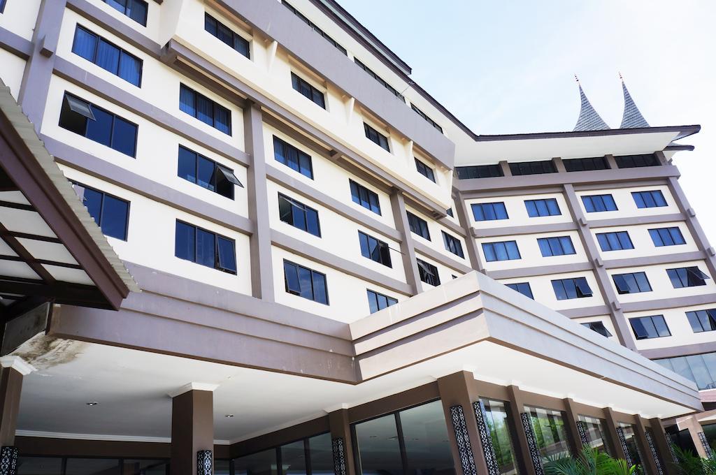 Kyriad Bumiminang Hotel Padang  Exterior photo
