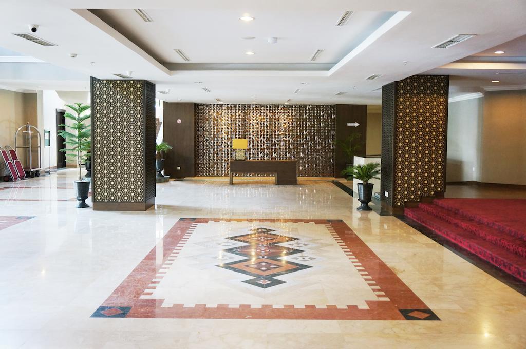 Kyriad Bumiminang Hotel Padang  Exterior photo