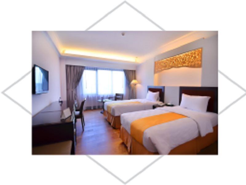 Kyriad Bumiminang Hotel Padang  Exterior photo